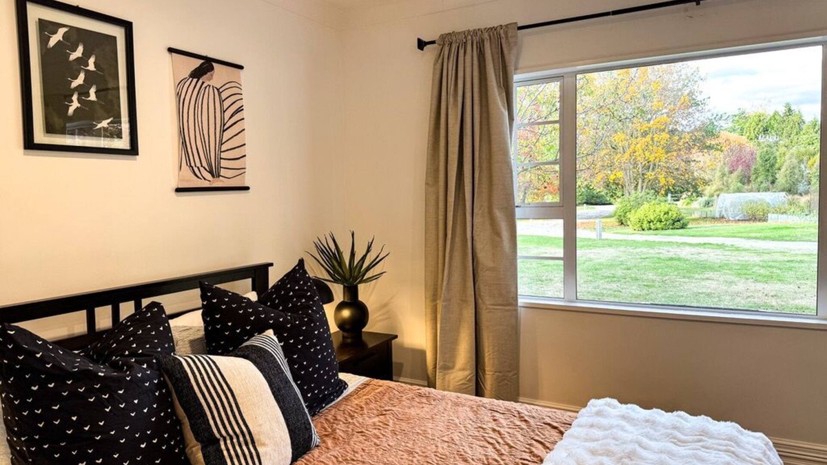 Speargrass Flat Apartment | Peaceful Rural Retreat at the Base of Coronet Peak and linking to QT trails!