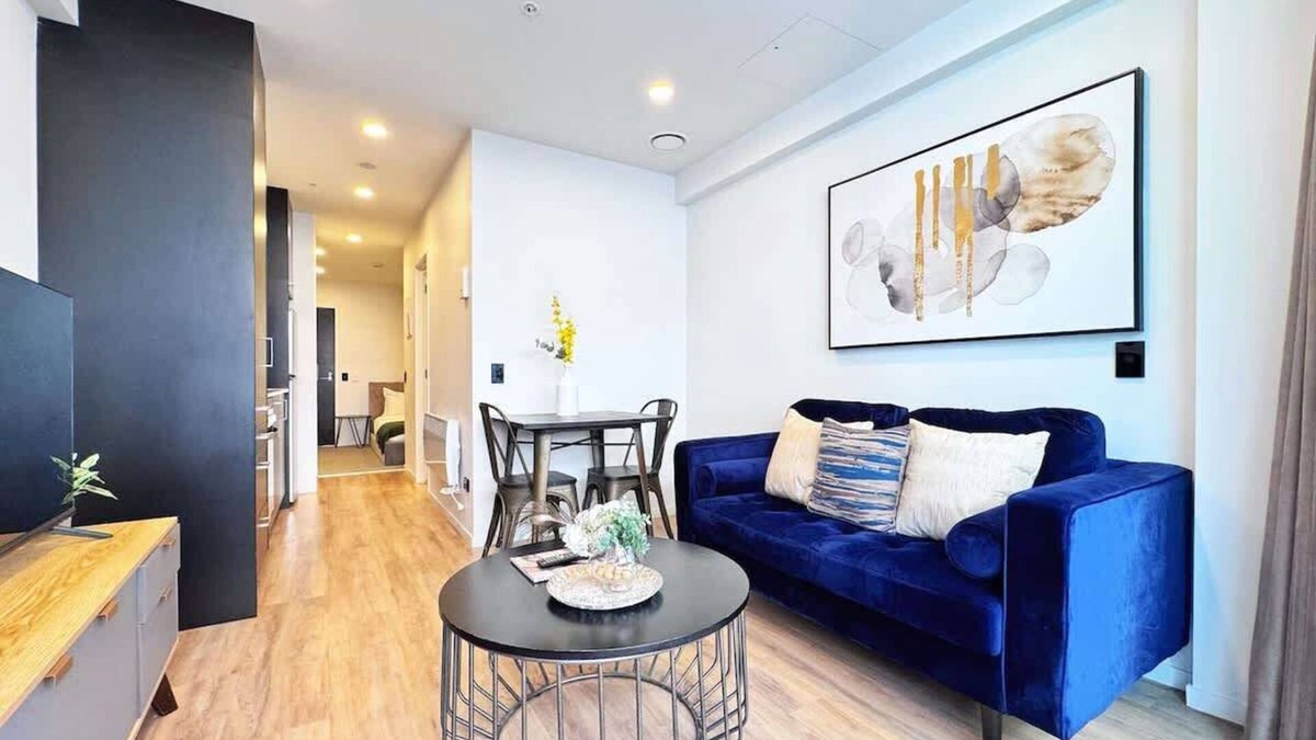 Auckland Central Business District Apartment | Peaceful Studio Nearby SkyTower & Queen St vs Pool