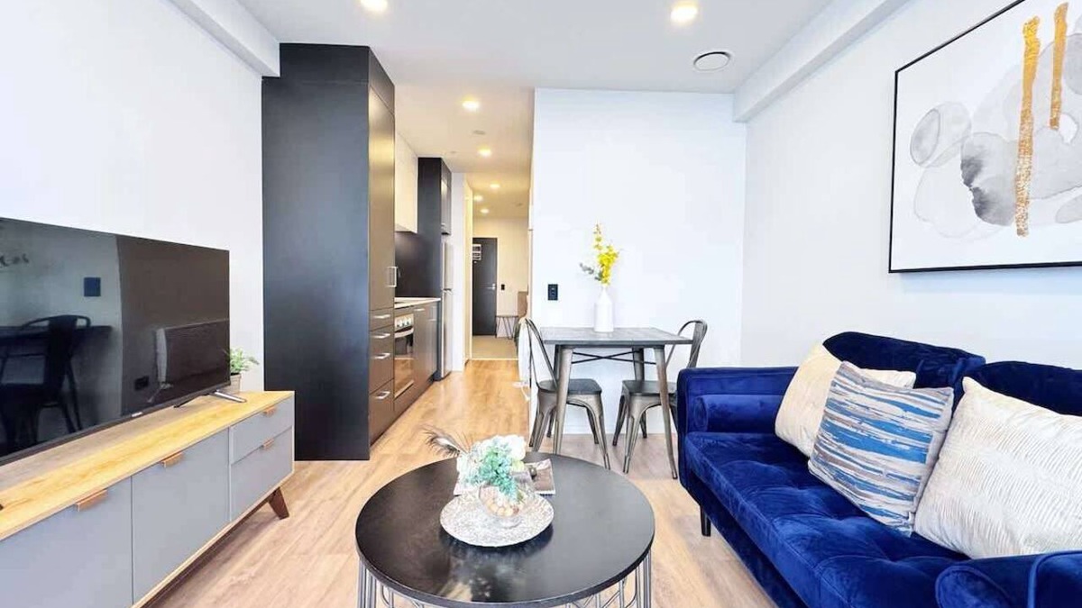 Auckland Central Business District Apartment | Peaceful Studio Nearby SkyTower & Queen St vs Pool