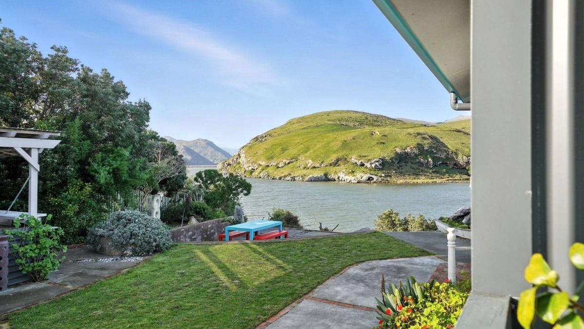 Birdlings Flat House | Pebble Shore Haven - Little River Holiday Home
