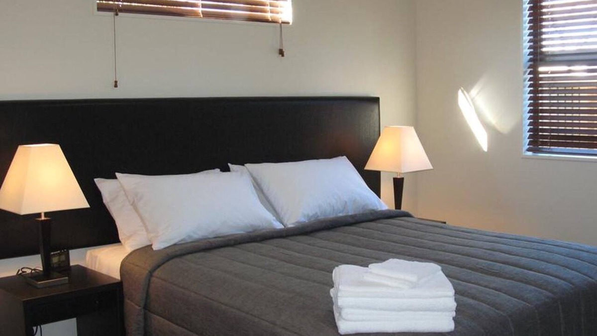 Woodend Hotel | Pegasus Gateway Motels and Apartments
