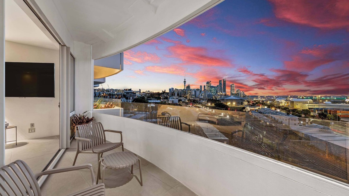 Parnell Apartment | Penthouse Pad with Harbour Views by Zodiak Stays