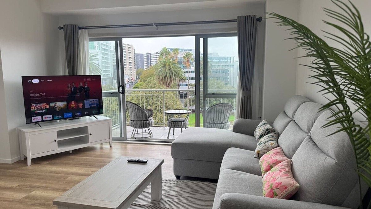 Auckland Central Business District Apartment | Penthouse Perfection 3 bd, 2 bth-free carpark and pool