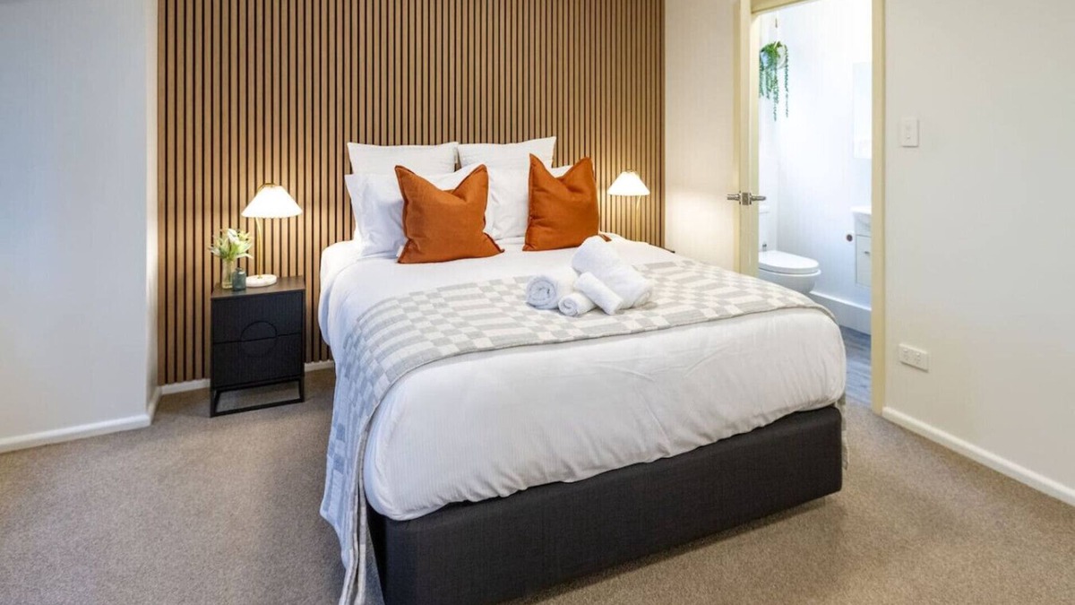 Burnside House | Perfect 1-Bedroom Retreat Near the Airport