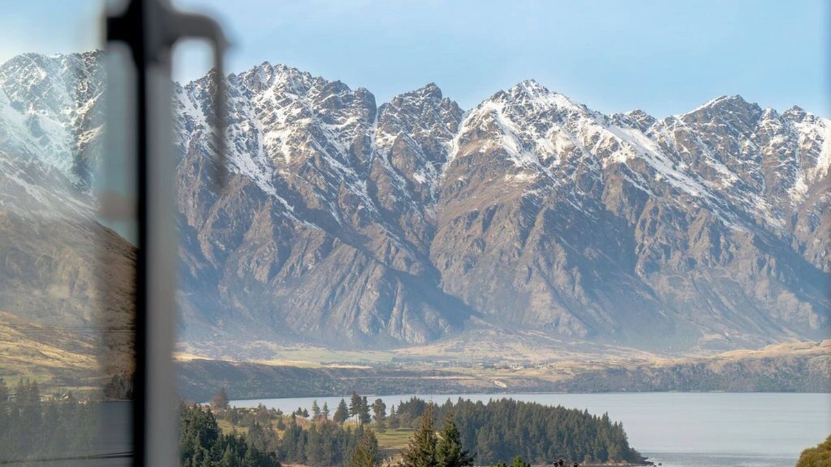 Queenstown House | Perfect for 2-9 Guests with Spectacular Views Thompson Street Twin B