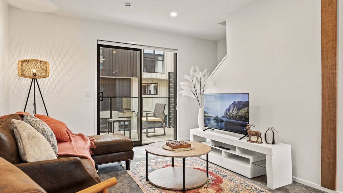 Mount Albert House | Perfect For You and Your Family!
