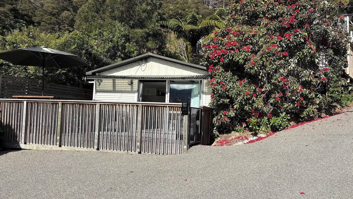 Saint Omer Cabin | Perfect Marlborough Sounds cabin retreat for your Sandy Bay getaway