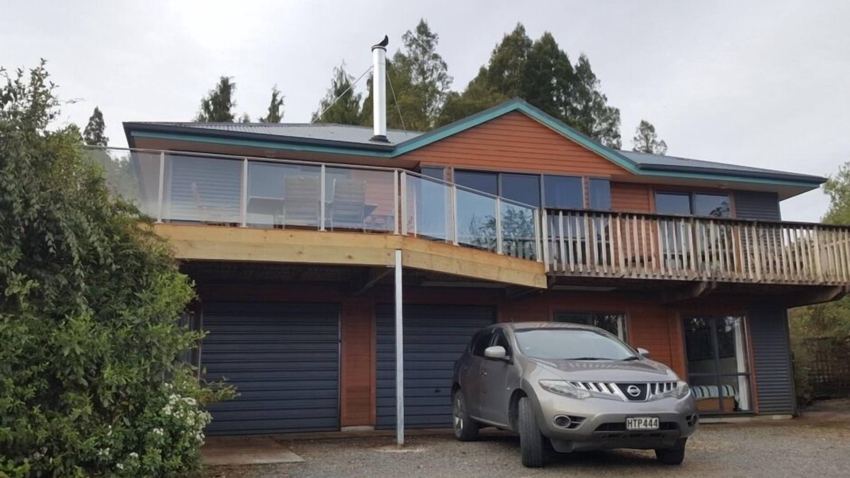 Moana House | PET FRIENDLY HOLIDAY HOME WITH AMAZING VIEWS OF LAKE BRUNNER