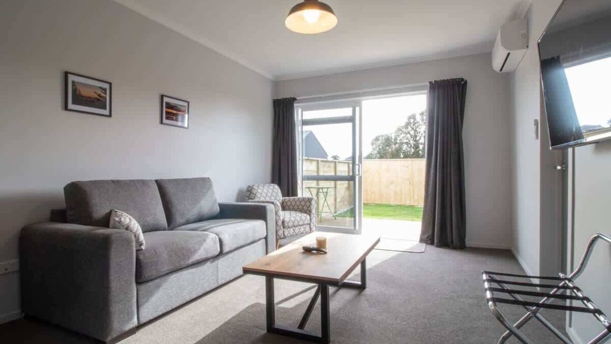 Brixton Apartment | Pet Friendly Modern Apartment in Brixton