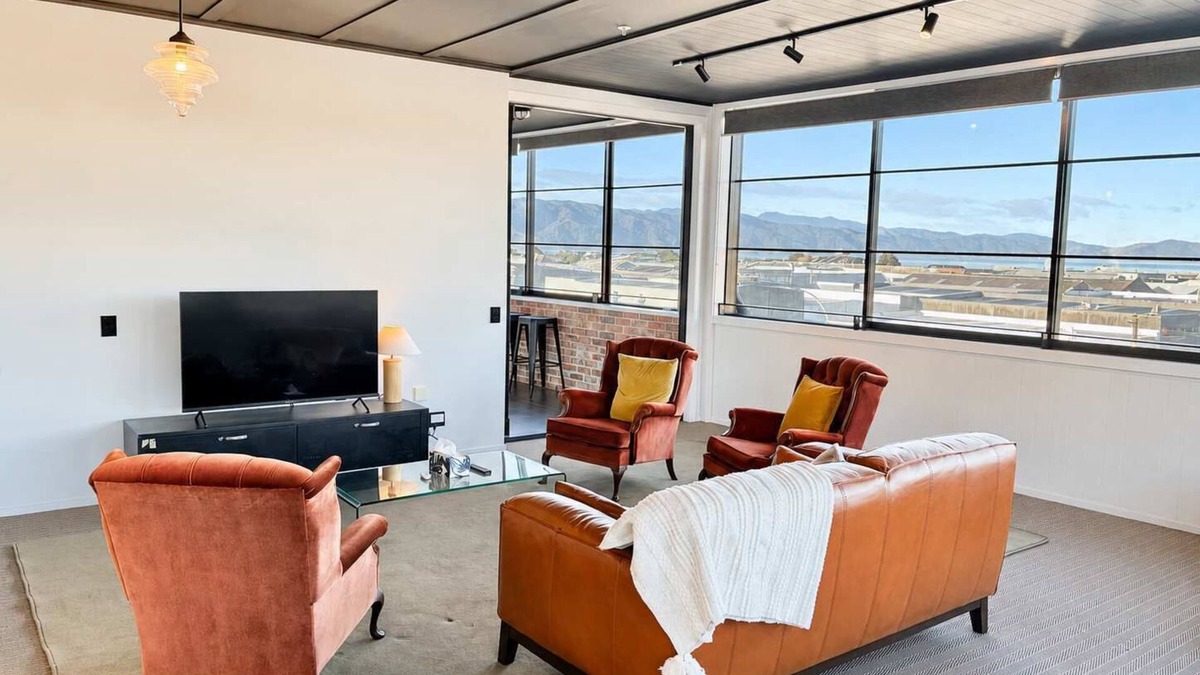 Petone Apartment | Petone Ocean Views | 3BR | Shops + Parking