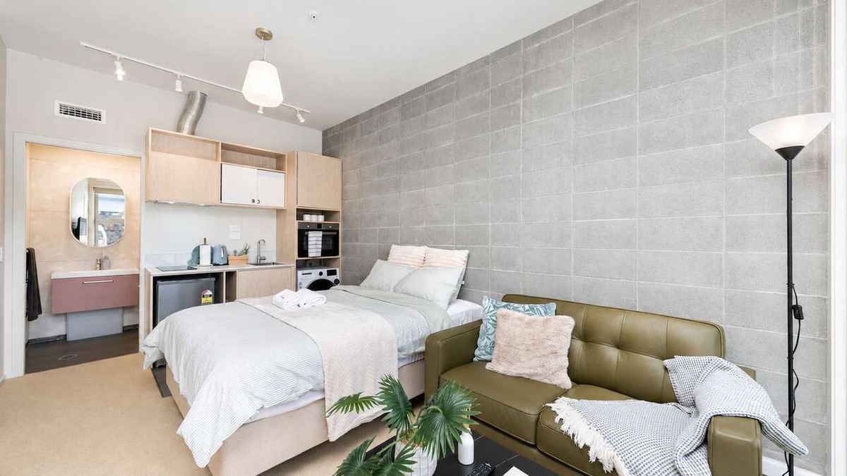 Petone Apartment | Petone Studio | Balcony + Full Kitchen