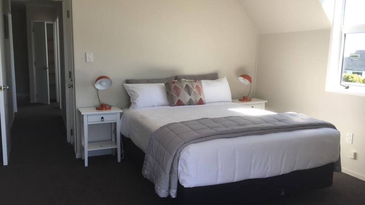 Waipahihi Hotel | Phoenix Resort