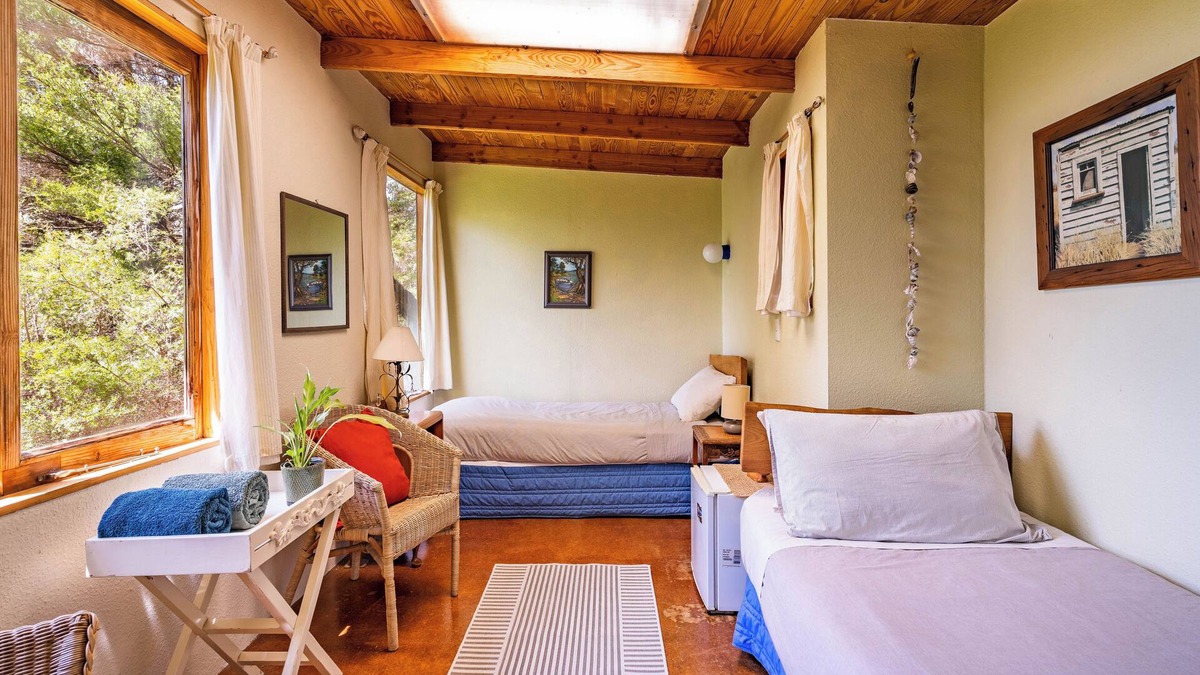 Collingwood Cabin | Pi Honi Cabin - Ao Marama Retreat - Stunning Bush setting and Ocean Views