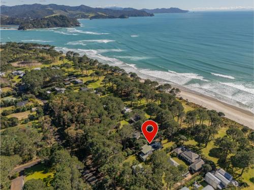 Matarangi House | Pine Haven - Matarangi Holiday Home