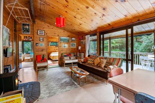 Pukawa House | Piwakawaka ā Pukawa - Pukawa Bay Holiday Home