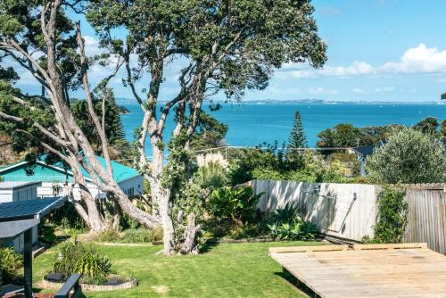 Surfdale House | Pohutukawa Cottage, Waiheke Island