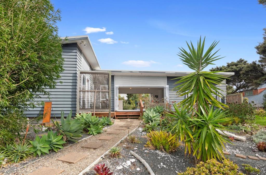 Mangawhai Heads House | Pohutukawa Peace - Mangawhai Holiday Home