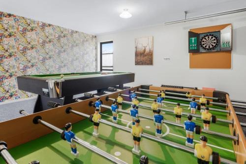 Hamilton House | Pool-Table, Projector, Fooseball -By KOSH BNB