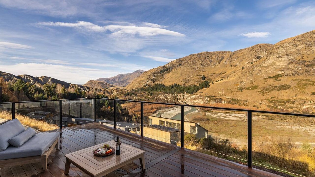 Arthur's Point House | Powder Ridge Alpine Retreat