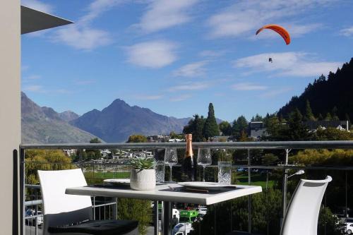 Queenstown City Centre Apartment | Prime Location in Town Centre with Alpine Views