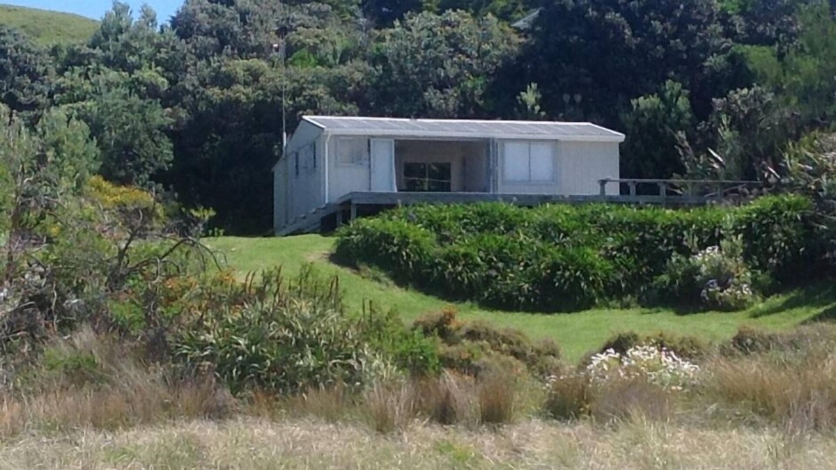 Porangahau House | Prime Spot on the beach!
