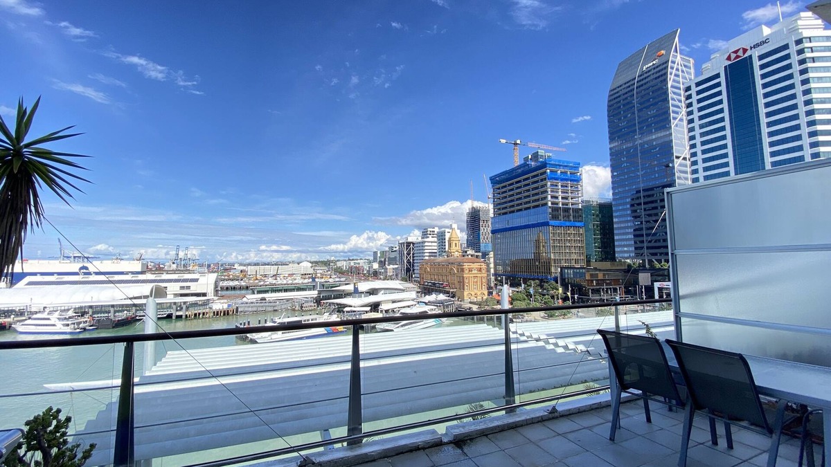 Auckland Central Business District Apartment | Princes Wharf: Waterfront Sea & Harbour Views Hotel Apartment
