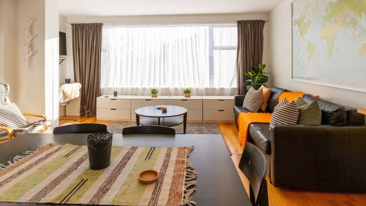 Christchurch City Centre House | Private 2BR House with Garage Great Central Location