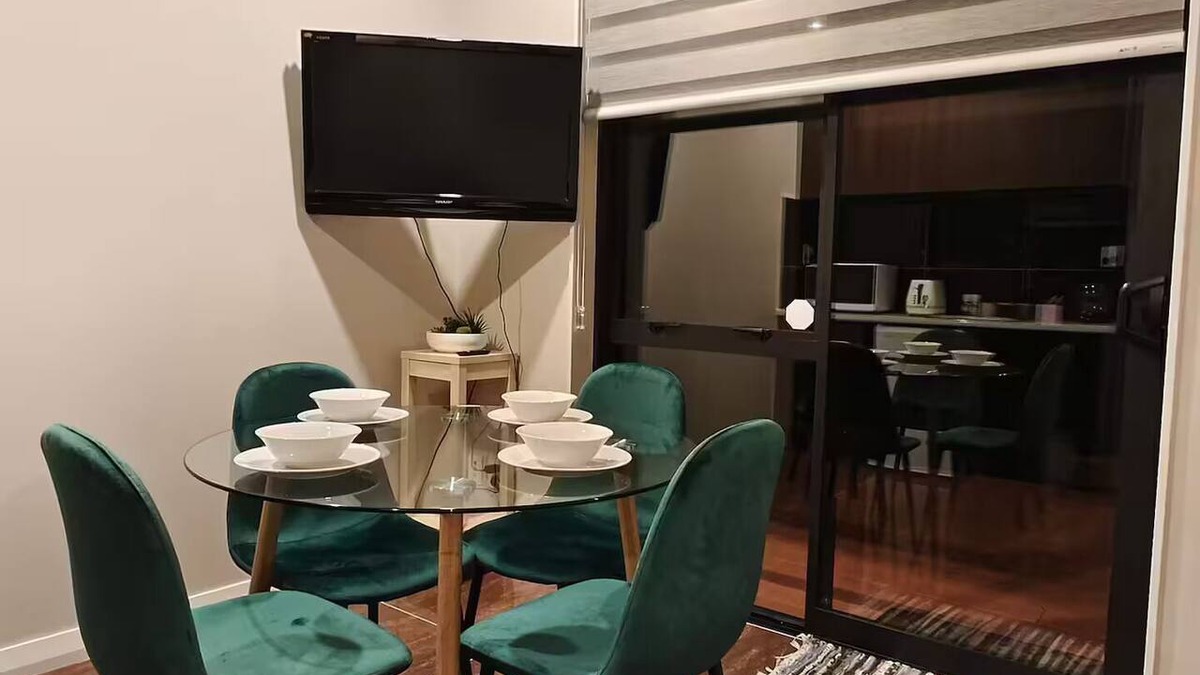Pinehill Apartment | Private Modern 2 bedroom Unit in Central Albany