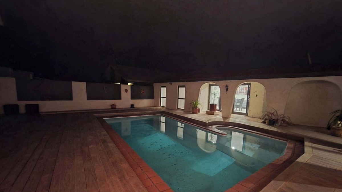 Cambridge Apartment | Private Oasis Studio | Pool Views, Split King & Rugby TV