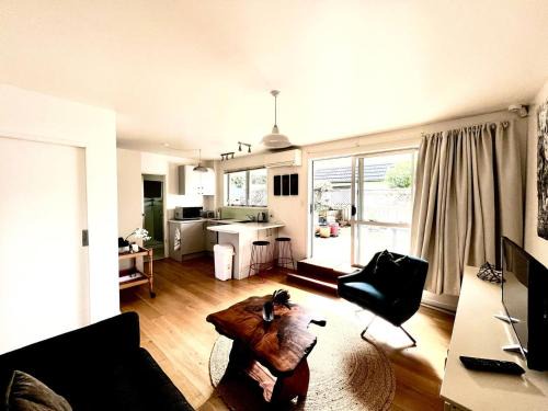 Belmont Apartment | Private One Bedroom Apartment - Narrow Neck Beach - Coastal Haven