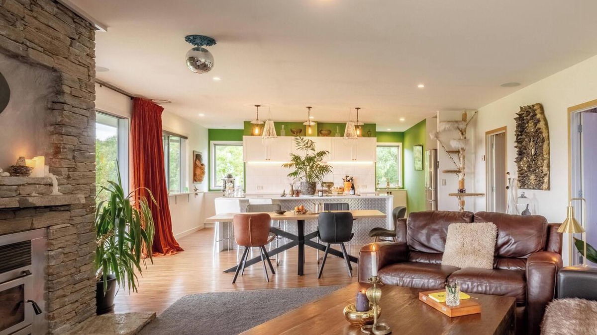 Luggate House | Private & Peaceful Riverside Art House with Sauna | 10 Minutes From Wānaka