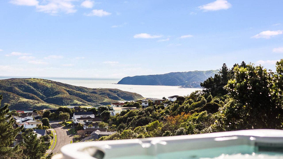 Porirua House | Private Spa, Harbour Views & Trails – Piri's Place