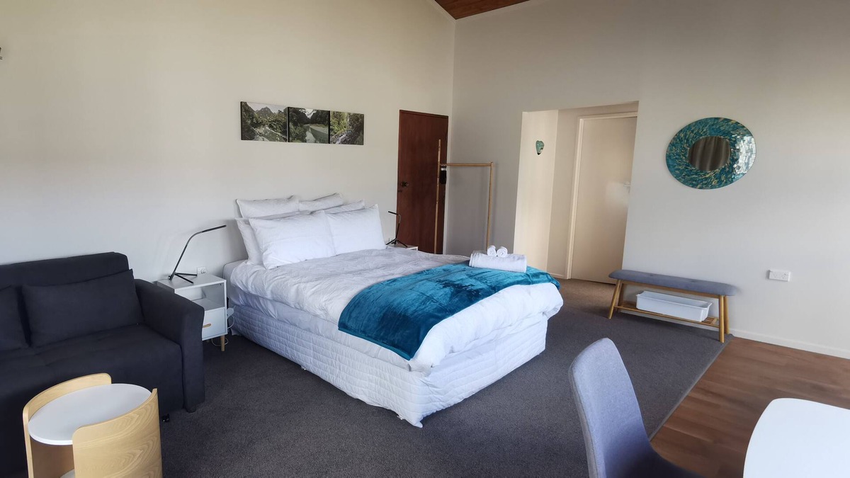 Cambridge Apartment | Private studio close to town sporting venues and attractions. Cafe round corner