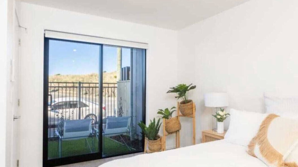 New Brighton House | Private studio room over the road from the beach, 2 mins to hot pools