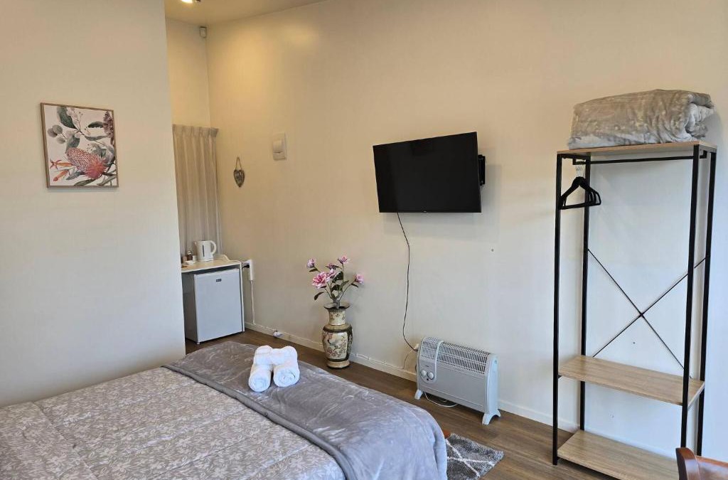 Papakura Apartment | Private Studio Sleepout in Aucklands Convenient Location
