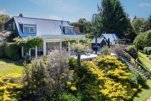 Mount Ruapehu Ski Area House | Pukawa Country Retreat - Hot Tub and Outdoor Fires