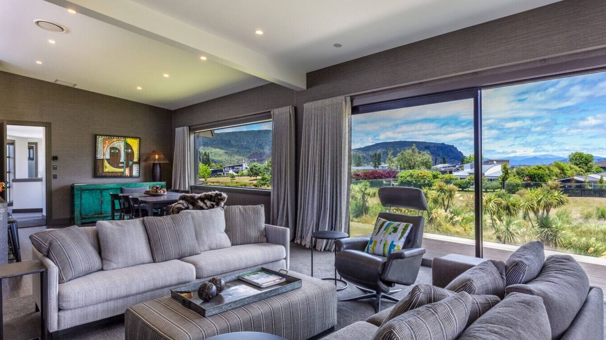 Kinloch House | Pukeko Paradise - A Kinloch Retreat