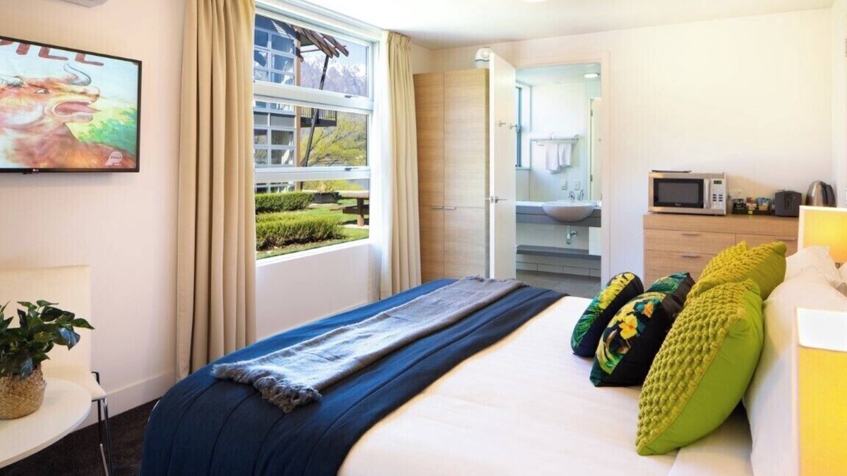Frankton Apartment | QT Studio Stay | Lakeside Location, Wi-Fi, Parking