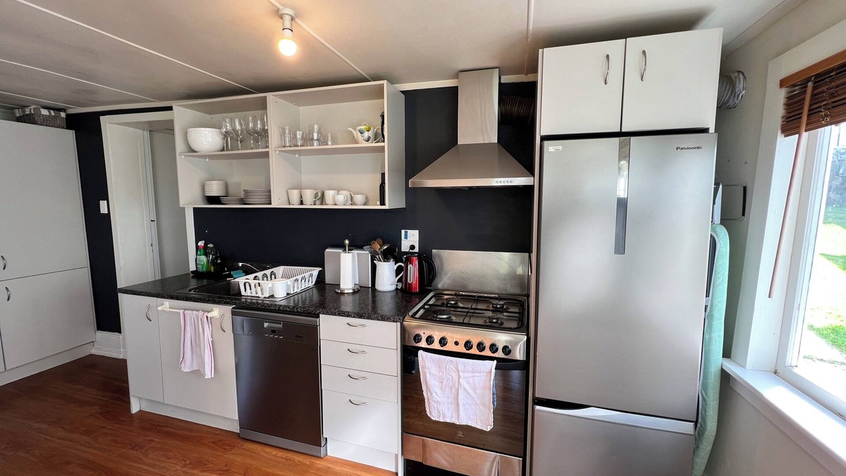 Newton Bed & Breakfast | QUEEN ROOM Only @ PAGET House PONSONBY AUCKLAND One in a Five bedroom villa.