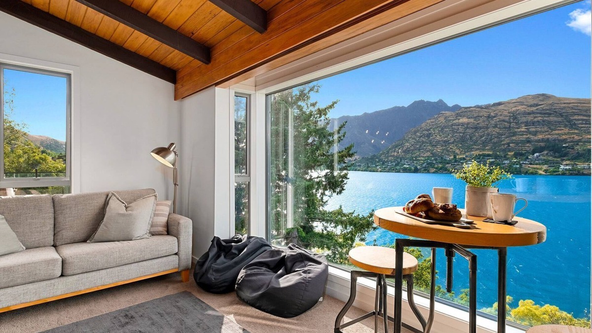 Queenstown House | Queenstown Lakefront Dream | 4 Bed