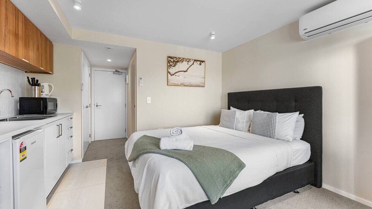 Frankton House | Queenstown Studio 5Mins Airport A/C Wifi TV