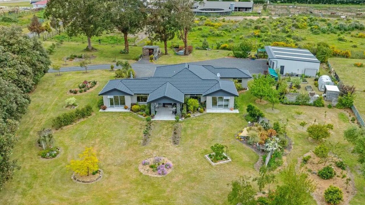 Foxton House | Quiet retreat, close to fantastic fishing. Plenty of space, pet friendly.