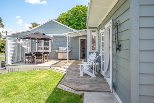 Russell House | Quintessential Russell Cottage