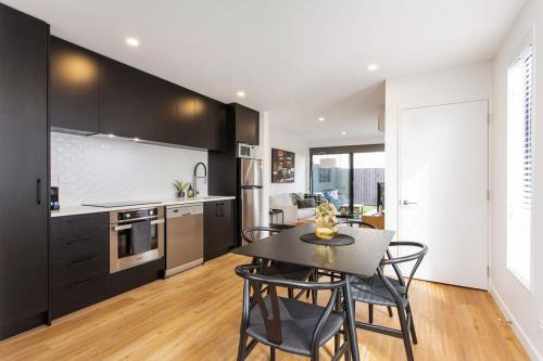 Christchurch Apartment | Quirky New Stylish Free Park