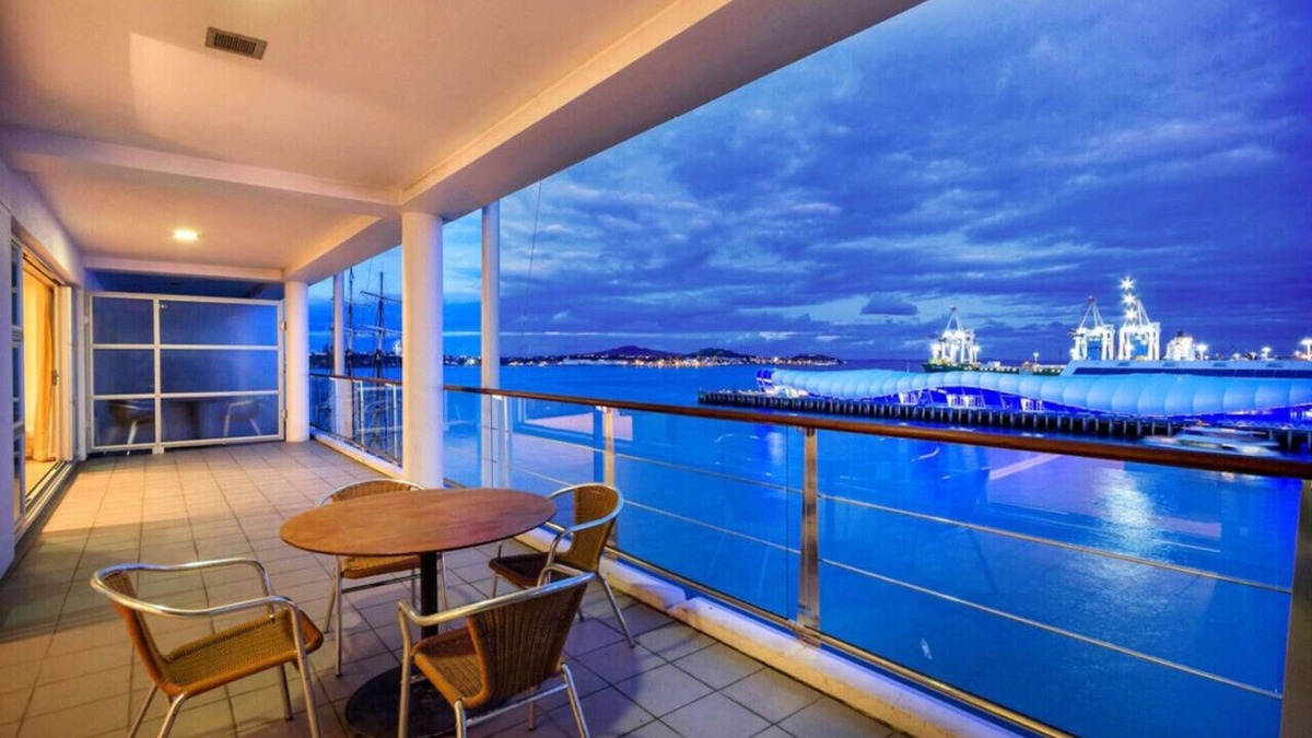 Auckland Central Business District Apartment | QV Absolute Waterfront 2 bedroom Condo - (379)