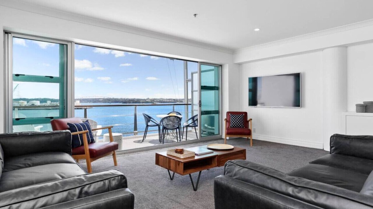 Auckland Central Business District Apartment | QV Stays Harbourfront Escape