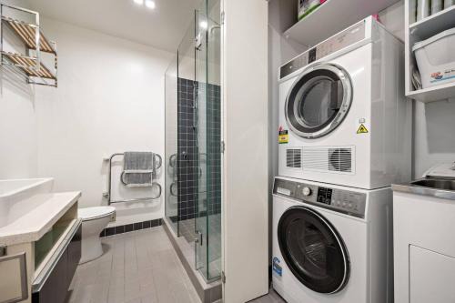 Auckland Central Business District Apartment | QV Stays Spacious Lighter Quay Haven