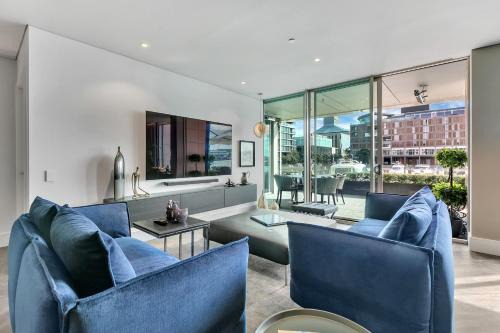 Auckland Central Business District Apartment | QV Stays Waterfront Glamour
