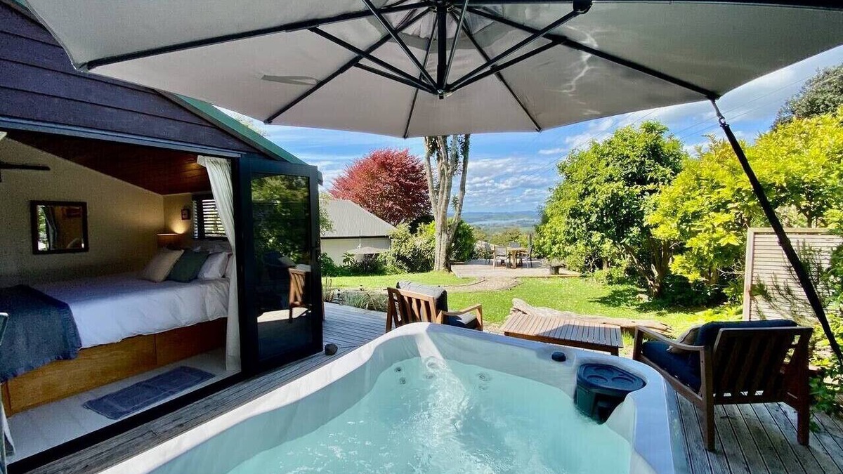 Raglan Cottage | Raglan View Cottage Spa Pool