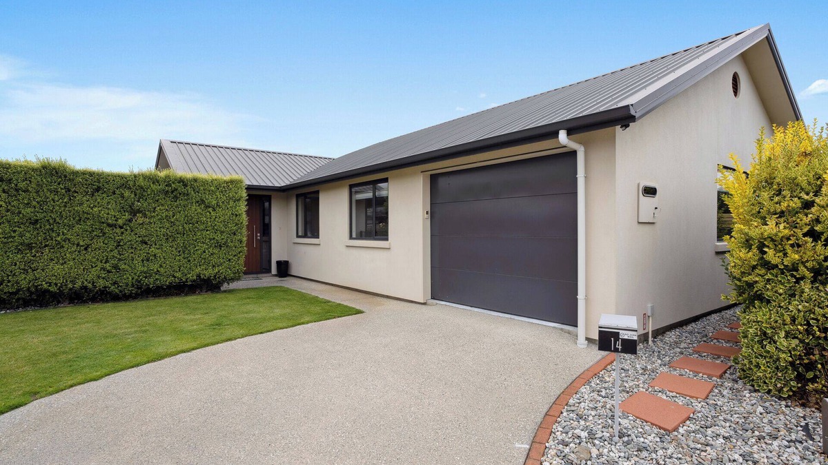 Alexandra House | Rangi Marie - Alexandra Holiday Home